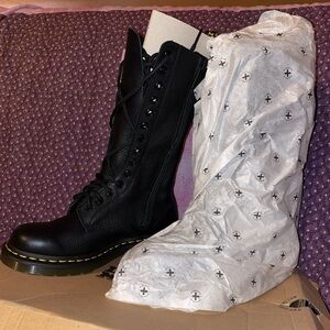 Dr. Martens 1B99 Virginia Leather